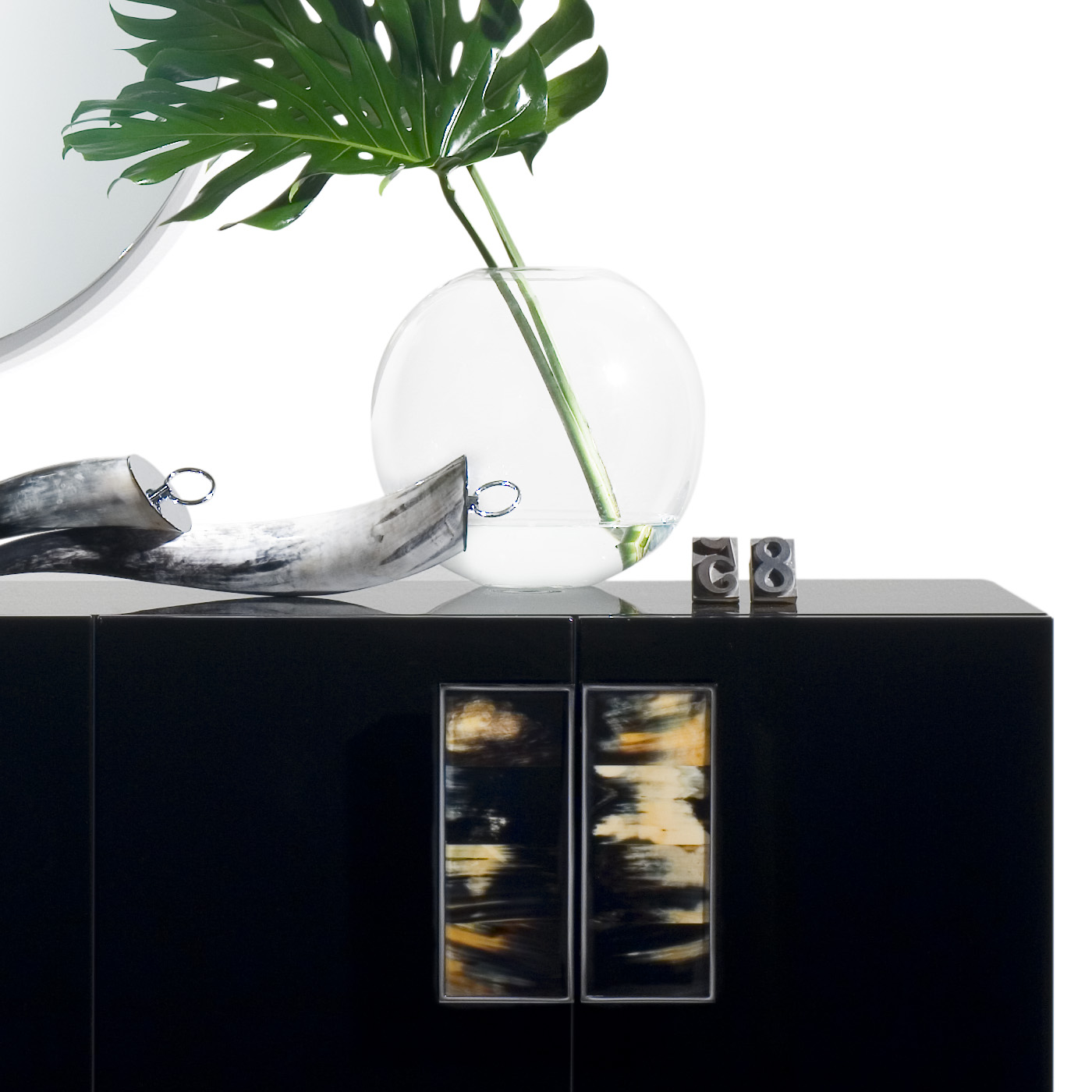 Cabinets and bookcases - Romolo cabinet in glossy black lacquered wood - ambiance picture - Arcahorn
