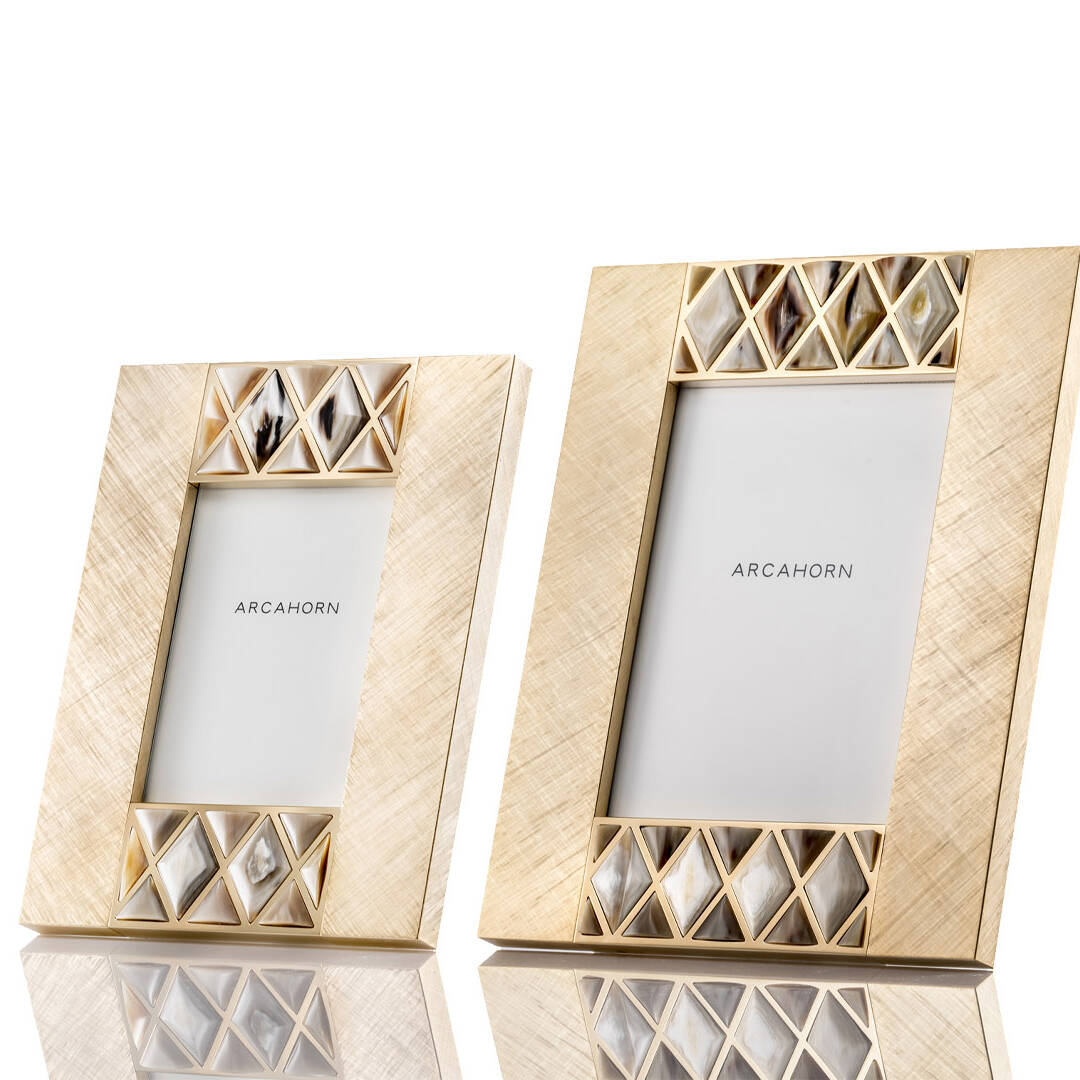 Picture frames and boxes - Dalila picture frame in horn and hand engraved 24k gold plated brass 4001, 4002 - cover - Arcahorn
