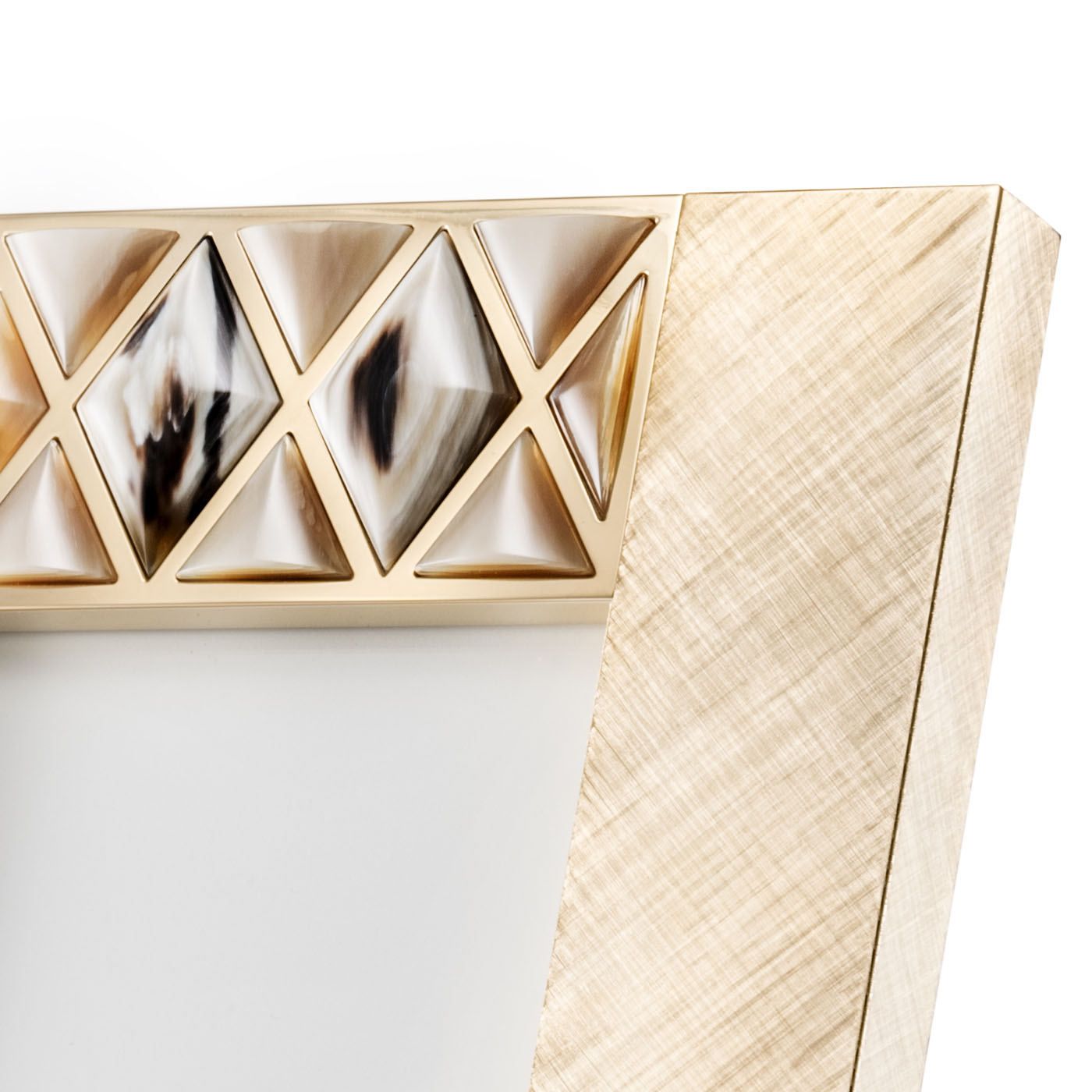 Picture frames and boxes - Dalila picture frame in horn and handengraved 24k gold plated brass - detail - Arcahorn