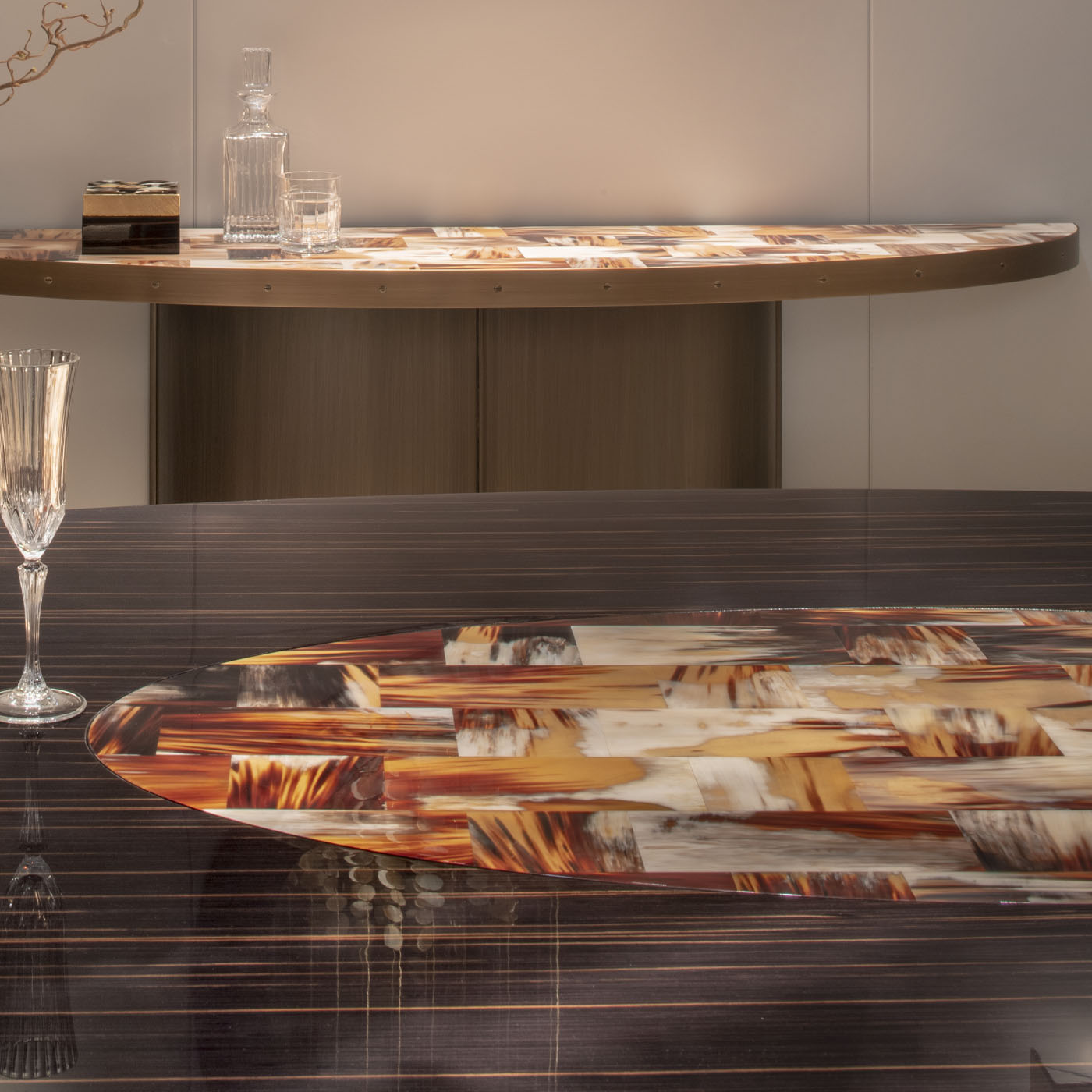 Tavoli e consolle - Nettuno tavolo da pranzo in ebano glossy - ambientata - Arcahorn