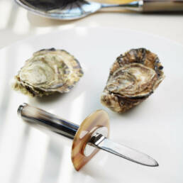 Tableware - Belon oyster knife in horn and stainless steel - ambiance picture - Arcahorn