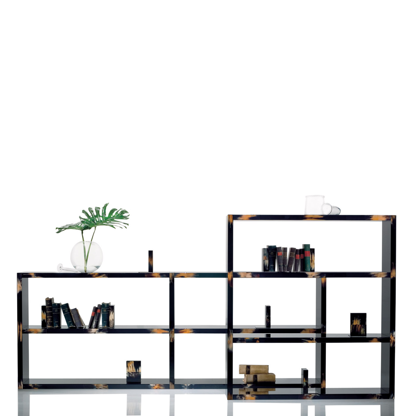 Contenitori e librerie - Frida Libreria in legno laccato lucido colore nero - ambientata - Arcahorn