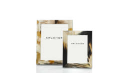 Cornici e scatole - Dafne portafoto in corno e legno laccato - copertina - Arcahorn