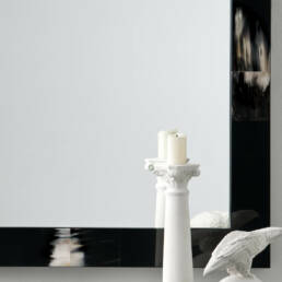 Wall mirrors - Erasmo square wall mirror in glossy black lacquered wood and horn - detail - Arcahorn