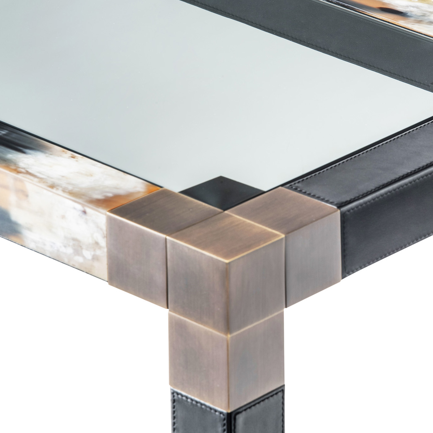 Tables and console tables - Alcamo console table in black leather, horn and burnished brass - detail - Arcahorn