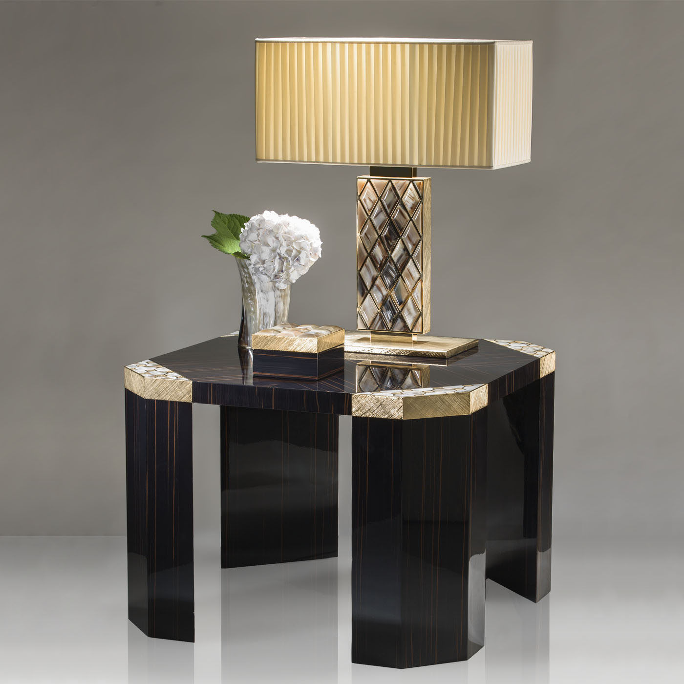 Tables and console tables - Ercolano side table in glossy ebony and horn - ambiance picture - Arcahorn