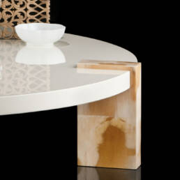 Tables and console tables - Paestum coffee table in glossy ivory lacquered wood and horn - detail - Arcahorn