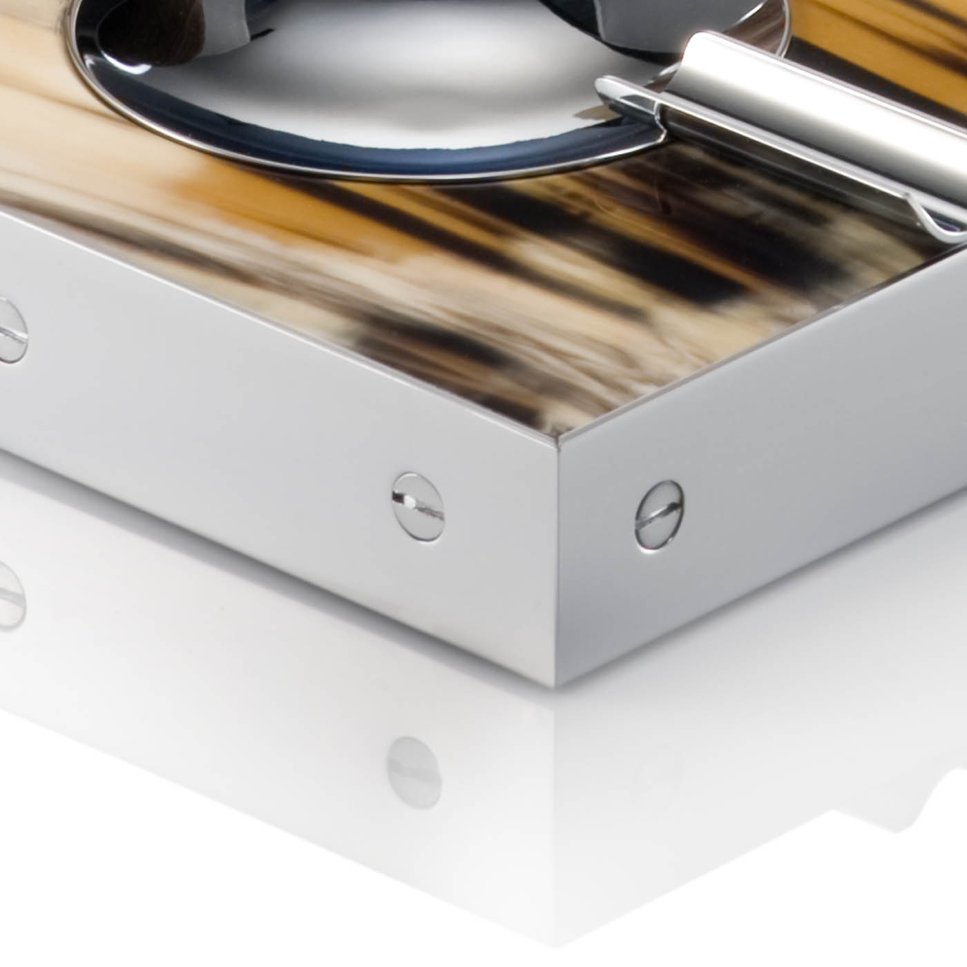 Office sets and smoking accessories - Cassio ashtray in horn and chromed brass - detail - Arcahorn