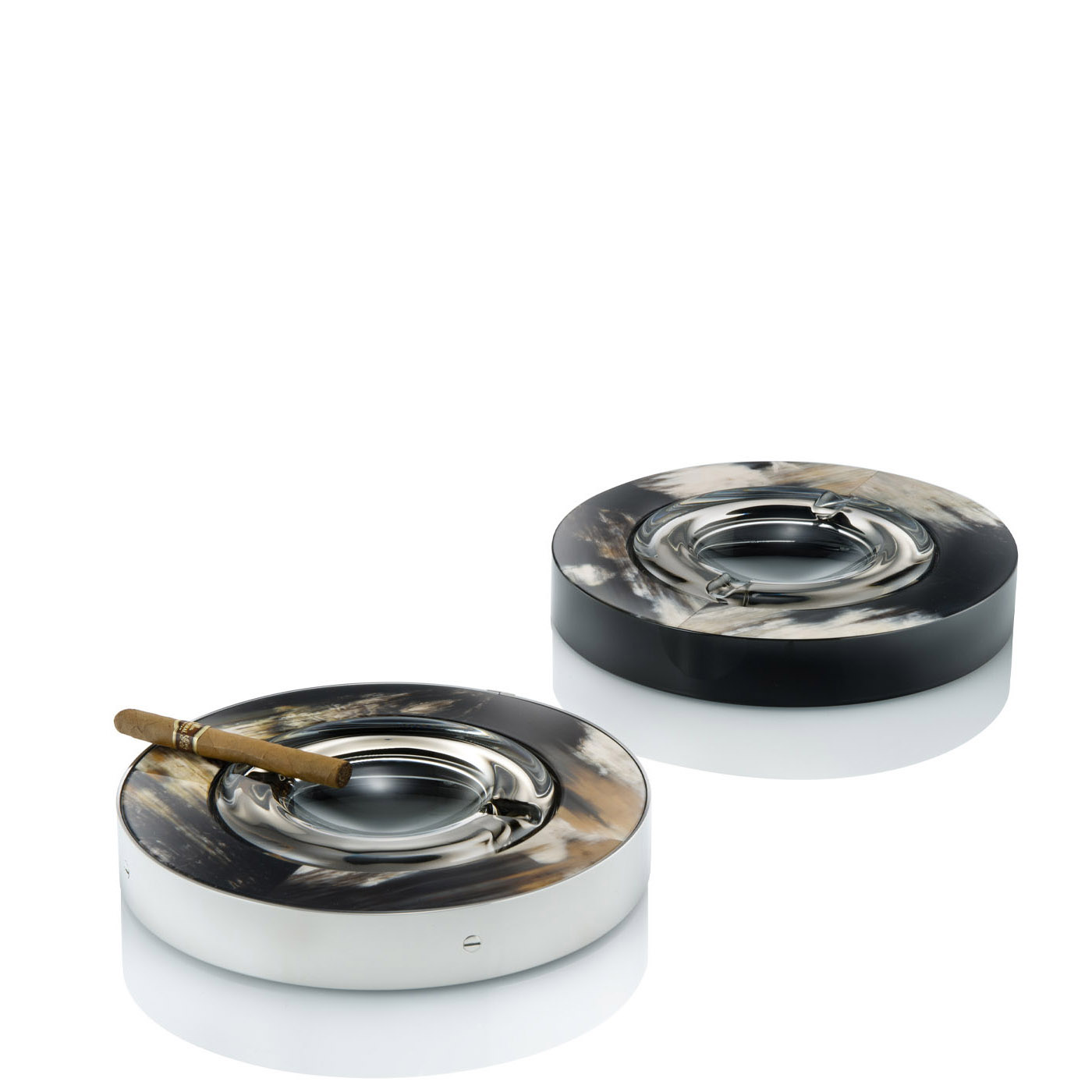 Office sets and smoking accessories - Eliseo ashtray in horn and glossy black lacquered wood - Arcahorn