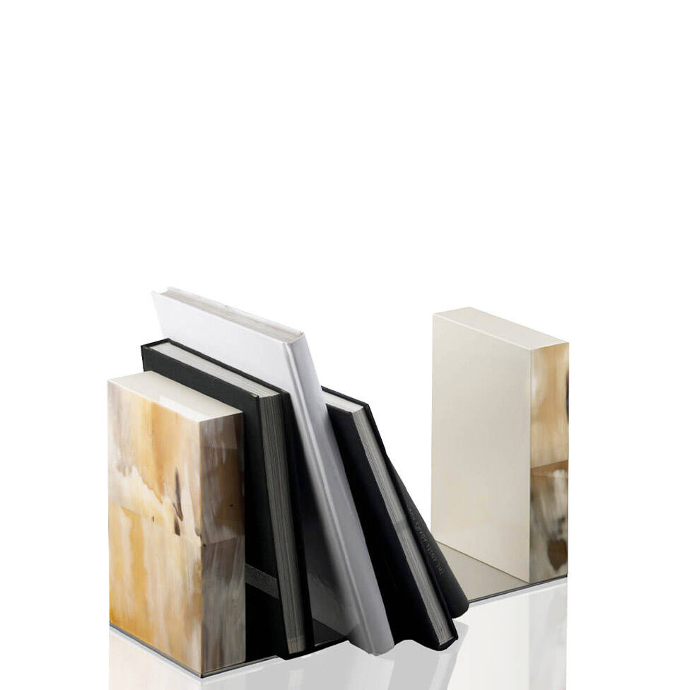 Office sets and smoking accessories - Igor set of bookends in glossy ivory lacquered wood and horn - ambiance picture - Arcahorn