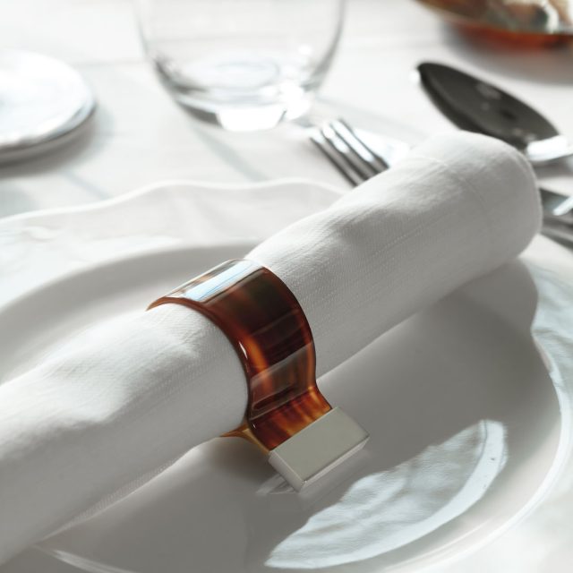 Tableware - Mabel set of two napkin rings in horn - ambiance picture - Arcahorn