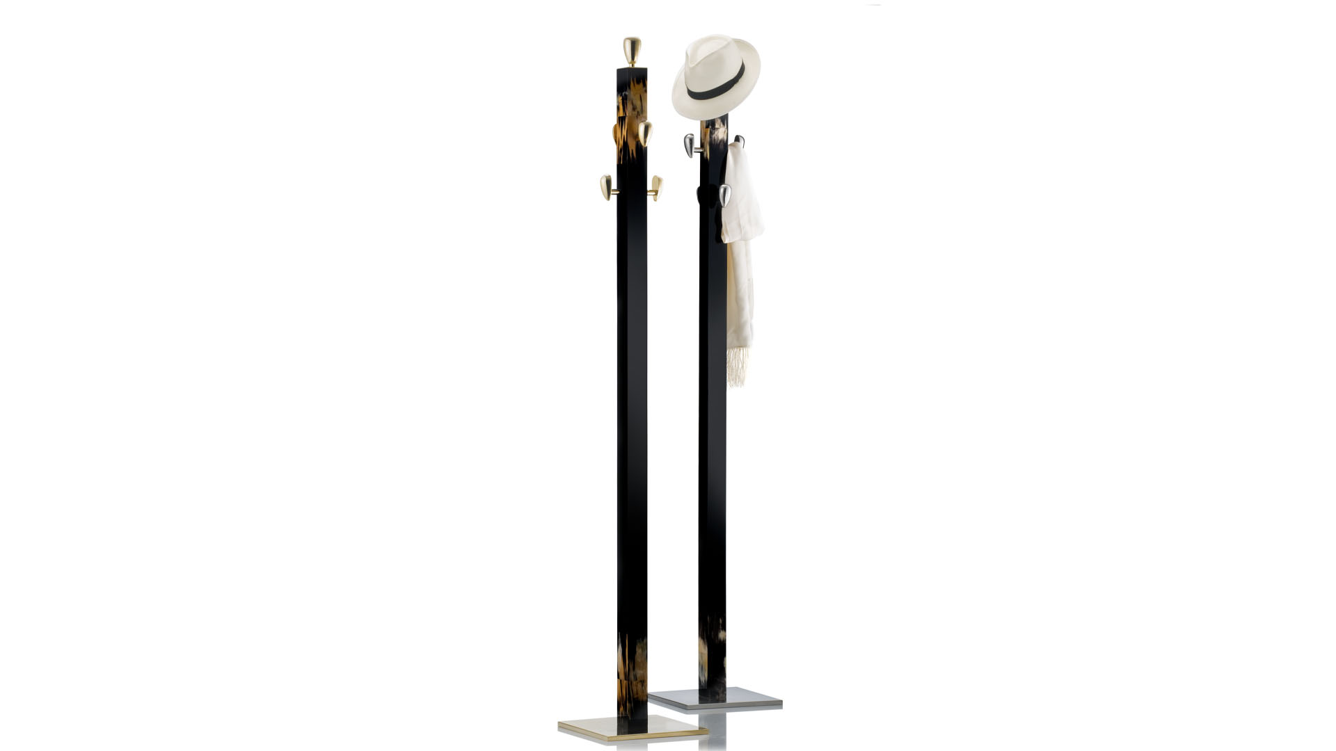 Coat stands and complementary furniture - Giglio coat stand in horn and glossy black lacquered wood - cover - Arcahorn
