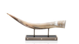 Sculture - Cassiopea scultura orizzontale in corno e rovere ebanizzato - copertina -Arcahorn