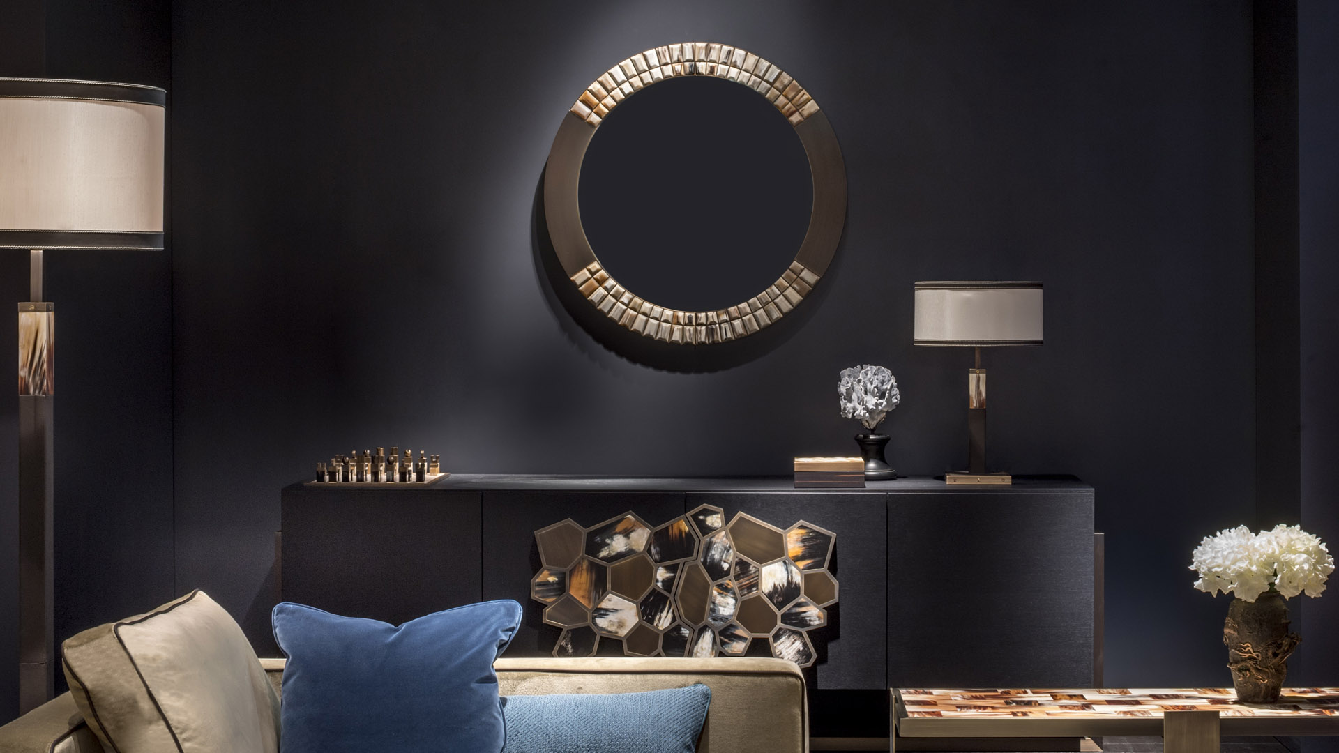 Wall mirrors - Astrid wall mirror in burnished brass and matte horn - ambiance picture - Arcahorn