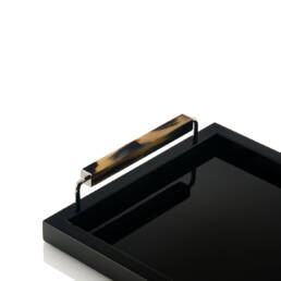 Tableware - Isacco tray in horn and glossy black lacquered wood - detail - Arcahorn