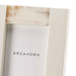 Picture frames and boxes - Medea picture frame in horn and glossy ivory lacquered wood - detail - Arcahorn