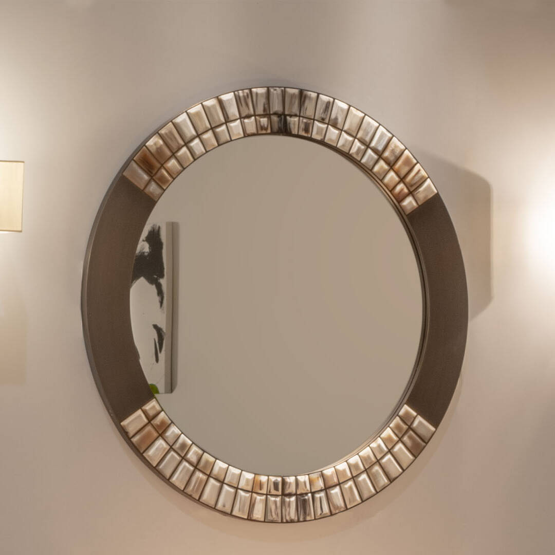 Lamps - Vittoria wall sconce in matte horn and burnished brass - cover - Arcahorn