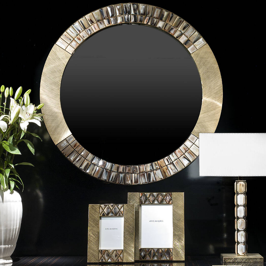 Wall mirrors - Astrid wall mirror in hand engraved 24k gold plated brass and horn - Arcahorn
