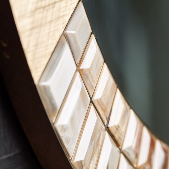 Specchiere - Astrid specchiera in ottone placcato oro 24k e corno - dettaglio e-commerce - Arcahorn