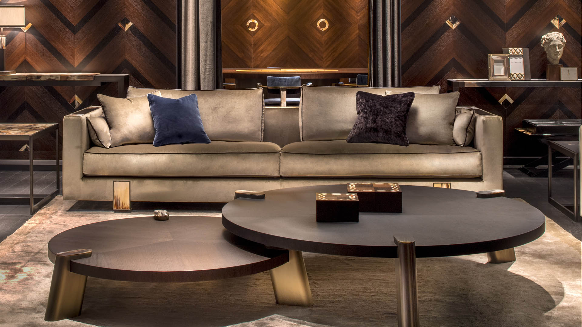 Sofas and seats - Adriano sofa in Lario velvet with horn details - 16-9 - Arcahorn