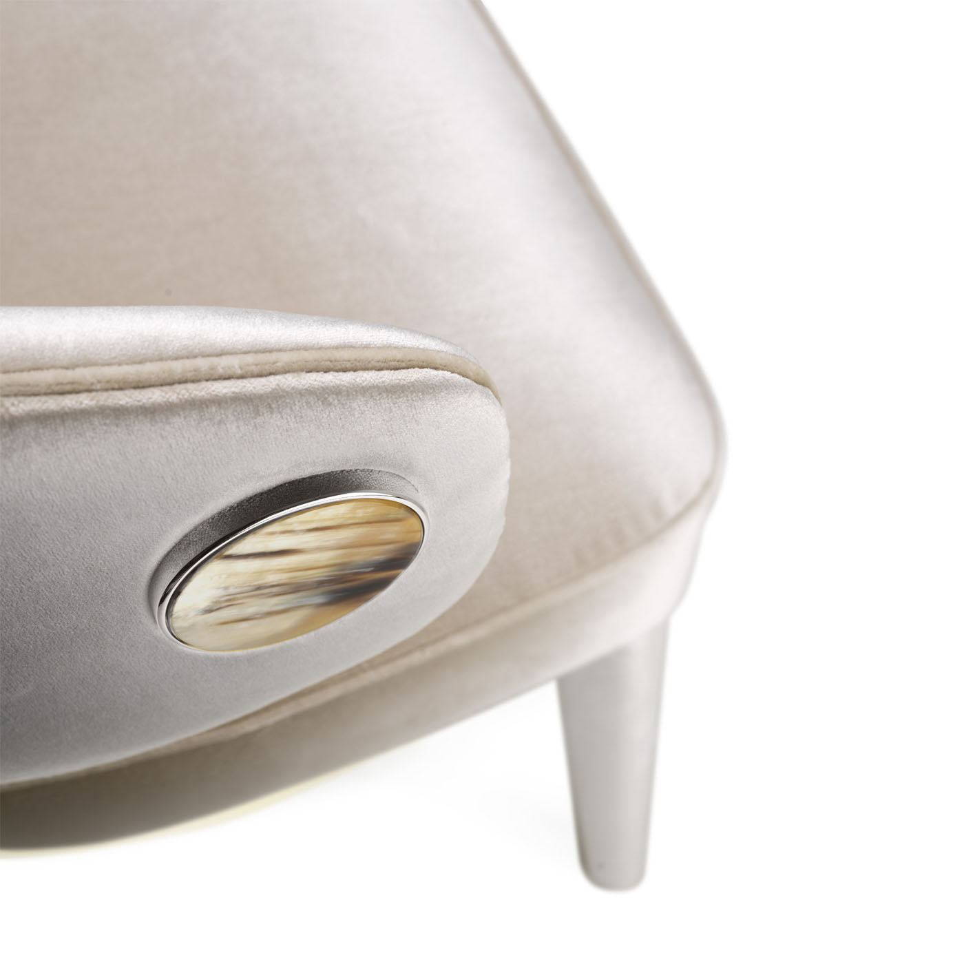 Sofas and seats - Circe chair in Splendido velvet Perla with details in horn - detail - Arcahorn