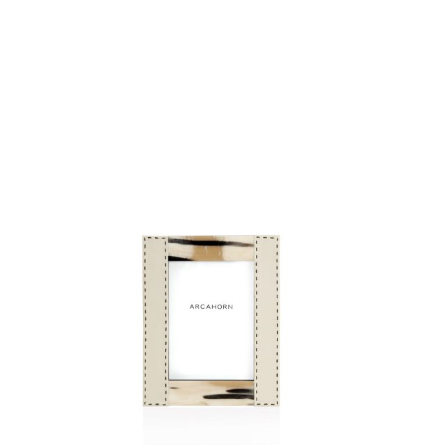 Picture frames and boxes - Dorotea picture frames in horn and Ice-cream colour leather 4460 - Arcahorn