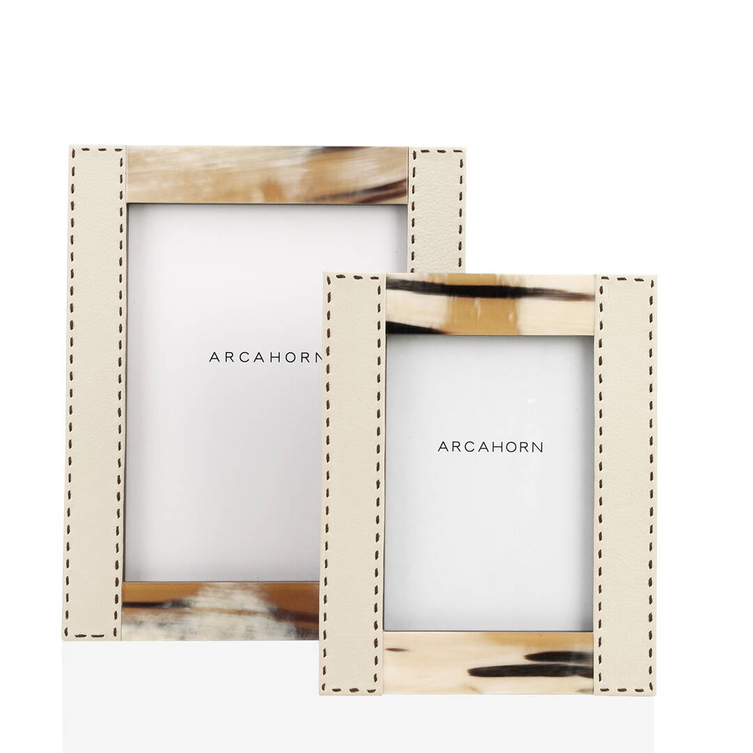 Picture frames and boxes - Dorotea picture frames in horn and Ice-cream colour leather 4460, 4462 - cover - Arcahorn